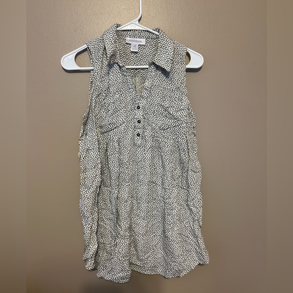 Motherhood Sleeveless Collared Top - Black and White